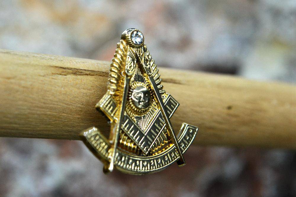 Past Master Blue Lodge Lapel Pin - Quadrant 2.5cm - Bricks Masons