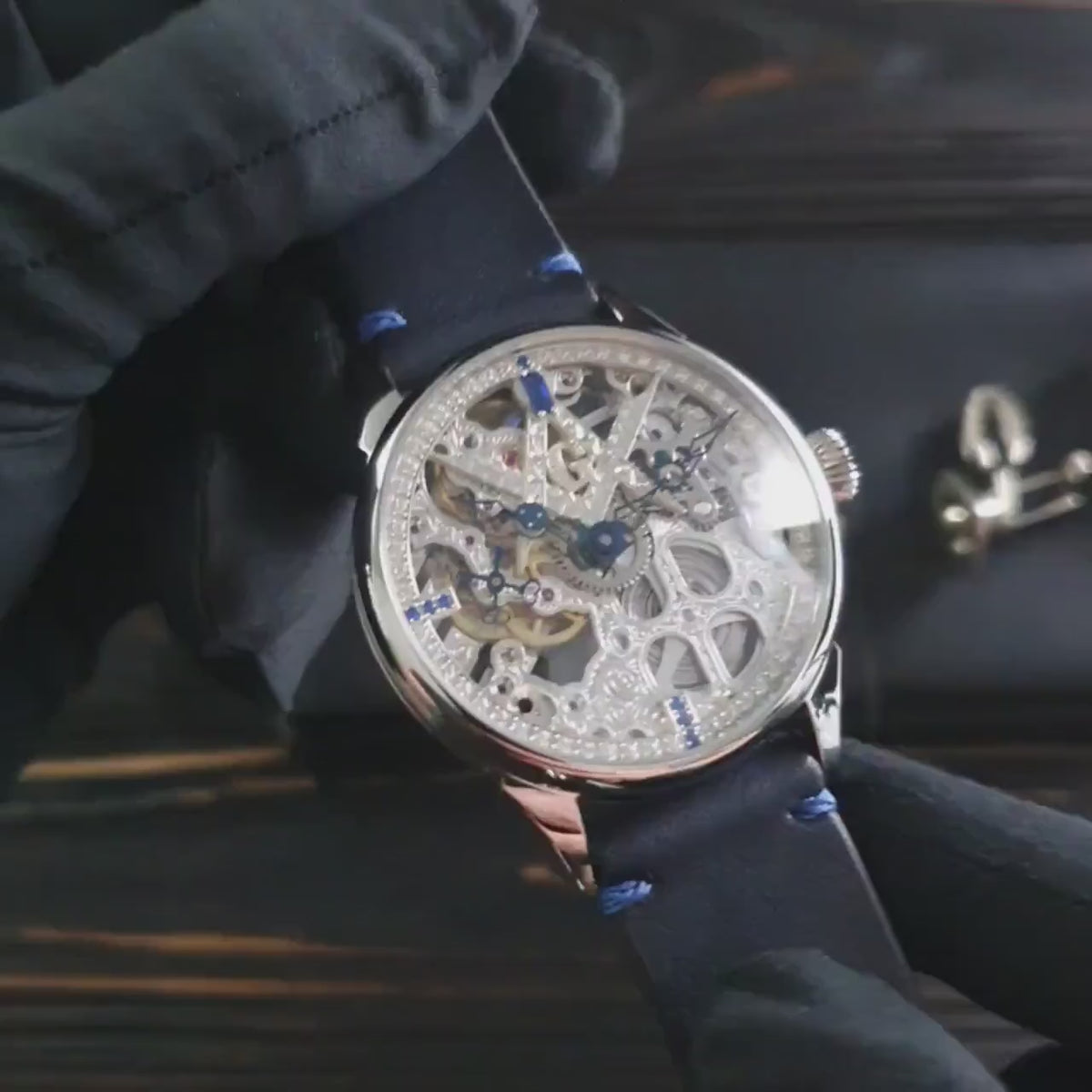 Reloj de pulsera Master Mason Blue Lodge - Esqueleto de plata con piedras