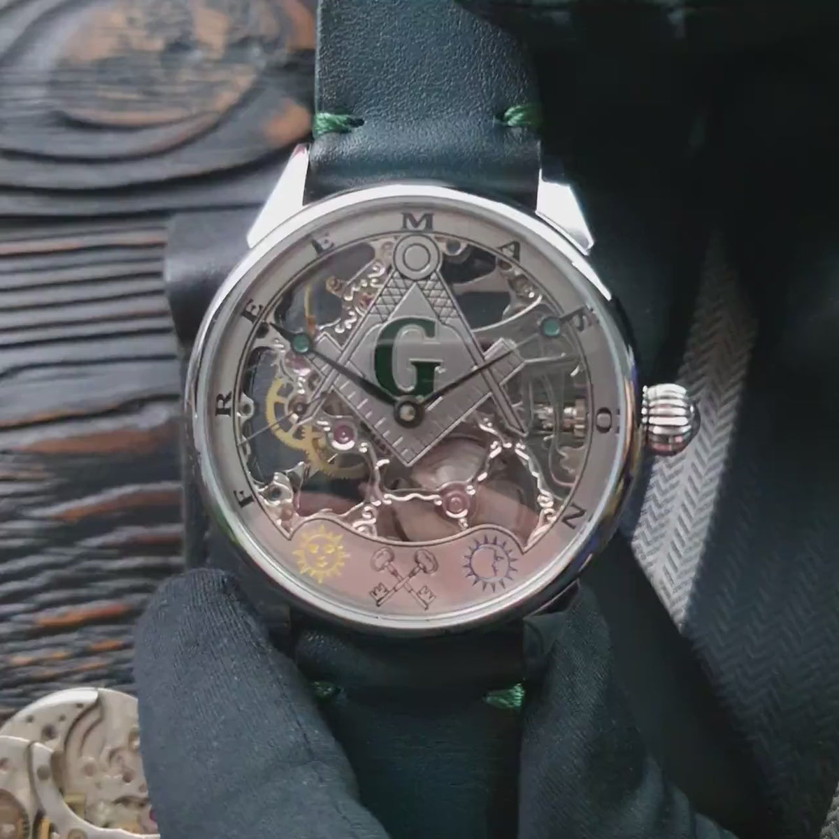 Reloj de pulsera Master Mason Blue Lodge - Esfera esqueletizada plateada con detalles intrincados